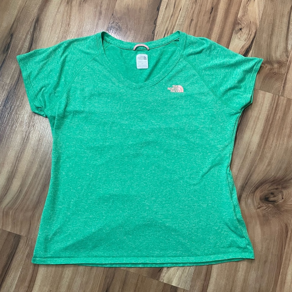 The North Face V-Neck Tee Sz L